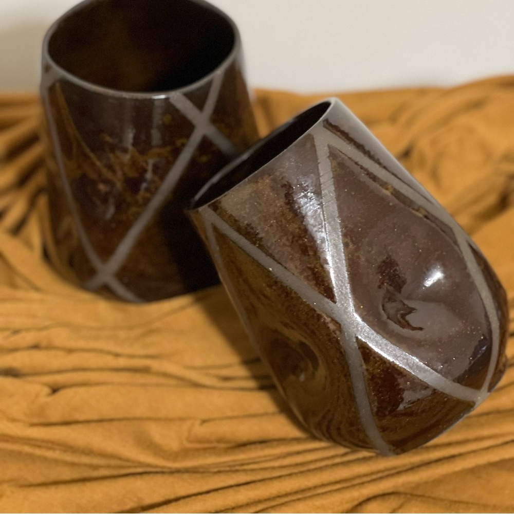 Vases (2) Brown - Picture 9 of 14